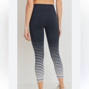 GAP Black Active 7/8 Leggings, size medium